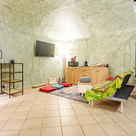 Special Offer! Secret Zen House In The Center W Free Parking And 24hours Automatic Check-in - With Netflix & Disneyplus And Air Conditioning